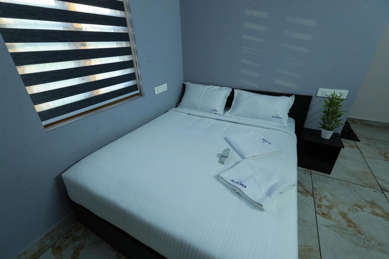 Отель Aldora Airport Residency Недумбассери Экстерьер фото