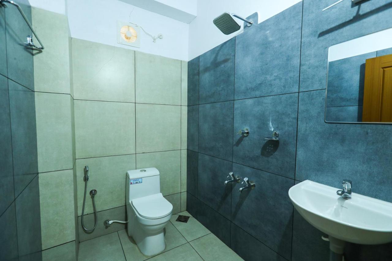 Отель Aldora Airport Residency Недумбассери Экстерьер фото
