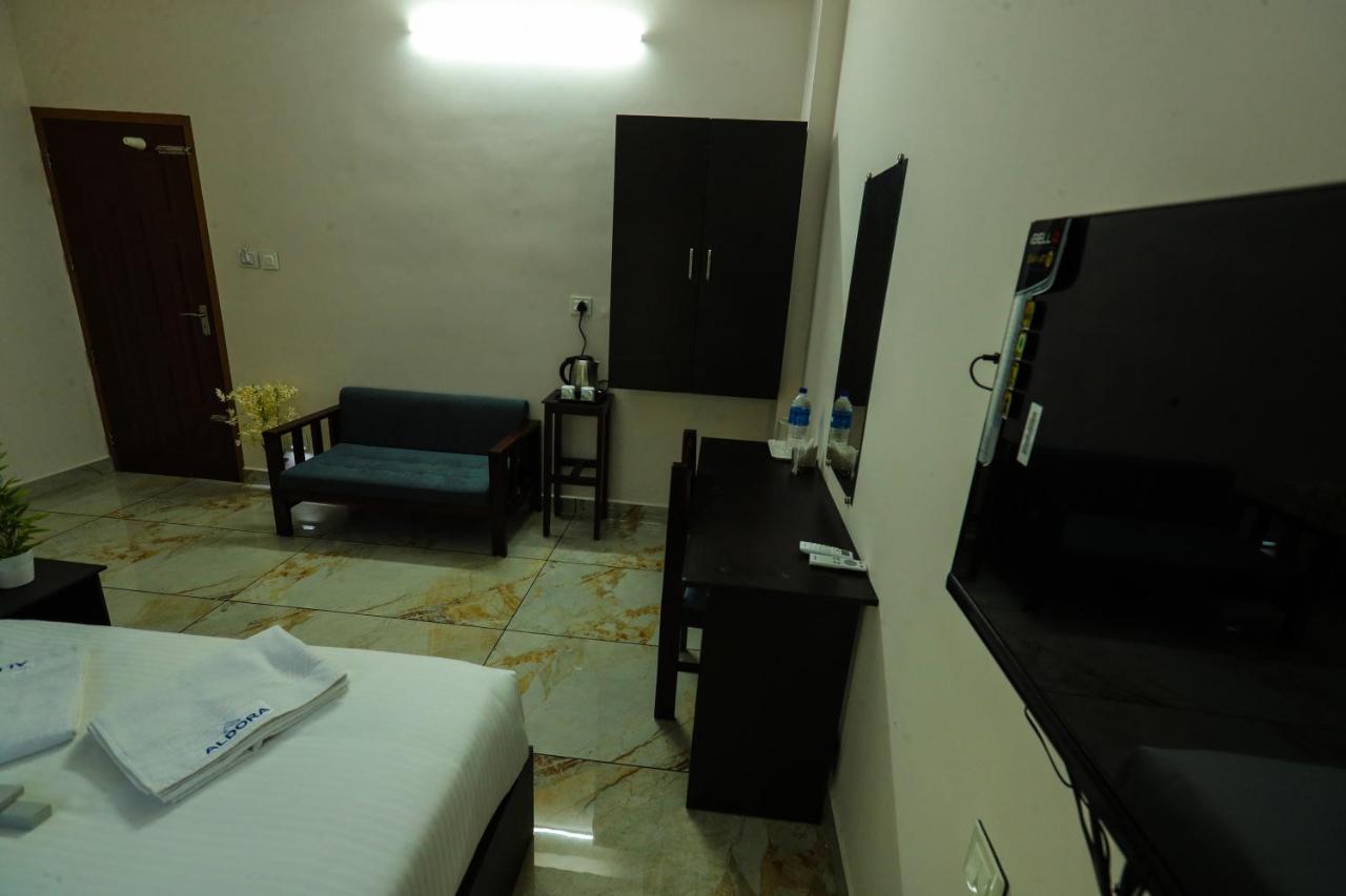 Отель Aldora Airport Residency Недумбассери Экстерьер фото